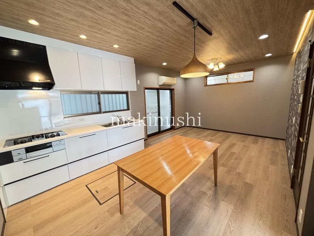 3LDK house in Matsubara, Osaka - Photo 1