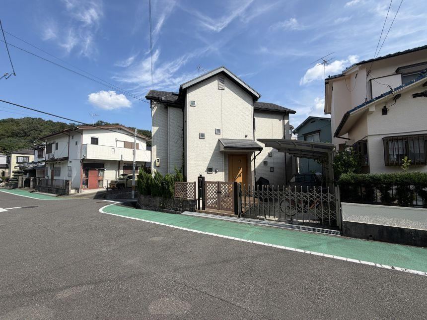 4LDK+S house in Takatsuki, Osaka - Photo 1