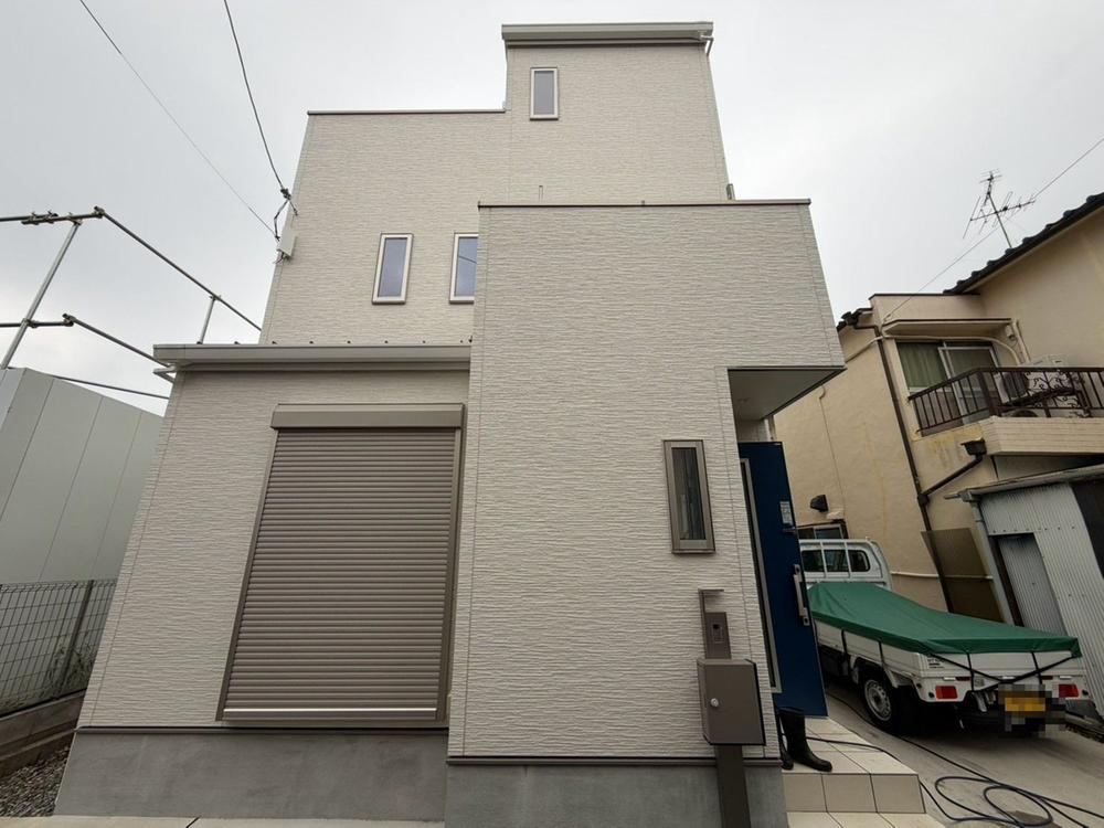 3LDK house in Mihara Ward, Sakai, Osaka - Photo 1