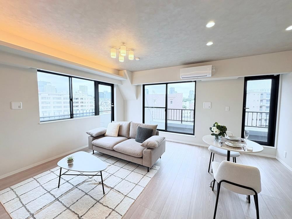 2LDK apartment in Shinjuku Ward, Tokyo - Photo 1