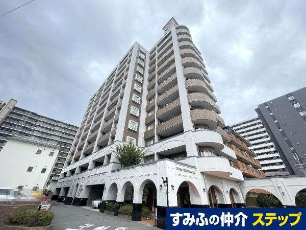4LDK apartment in Takatsuki, Osaka - Photo 1