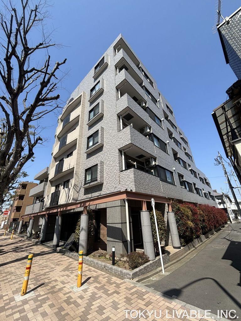 2LDK+S apartment in Meguro Ward, Tokyo - Photo 1