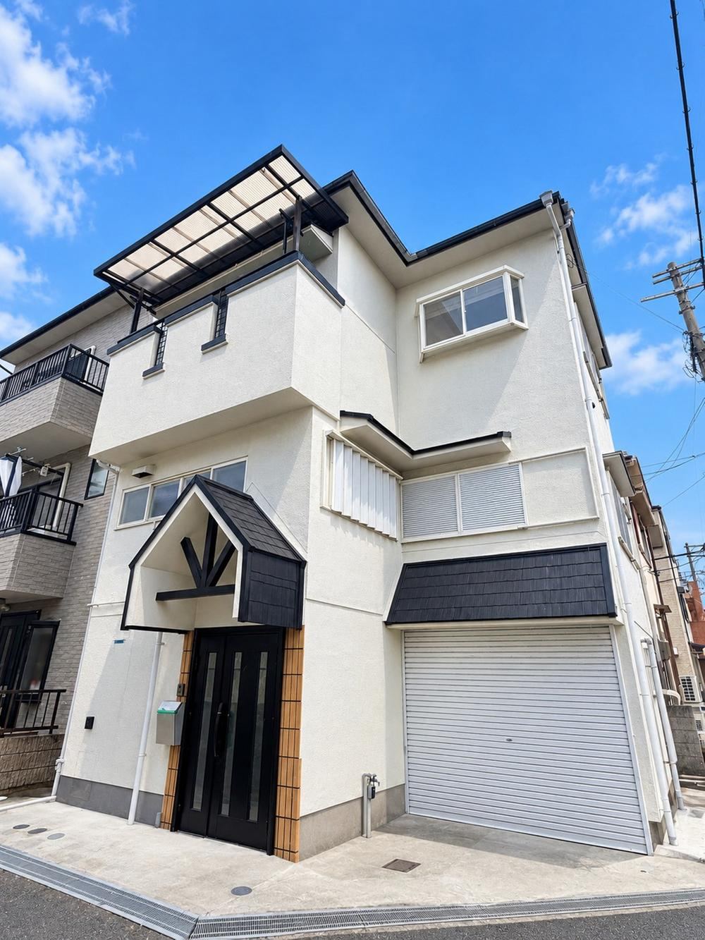 4LDK house in Yao, Osaka - Photo 1