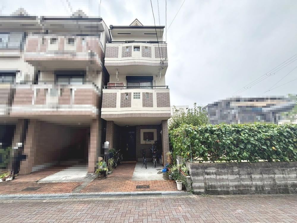 5LDK house in Sumiyoshi Ward, Osaka - Photo 1