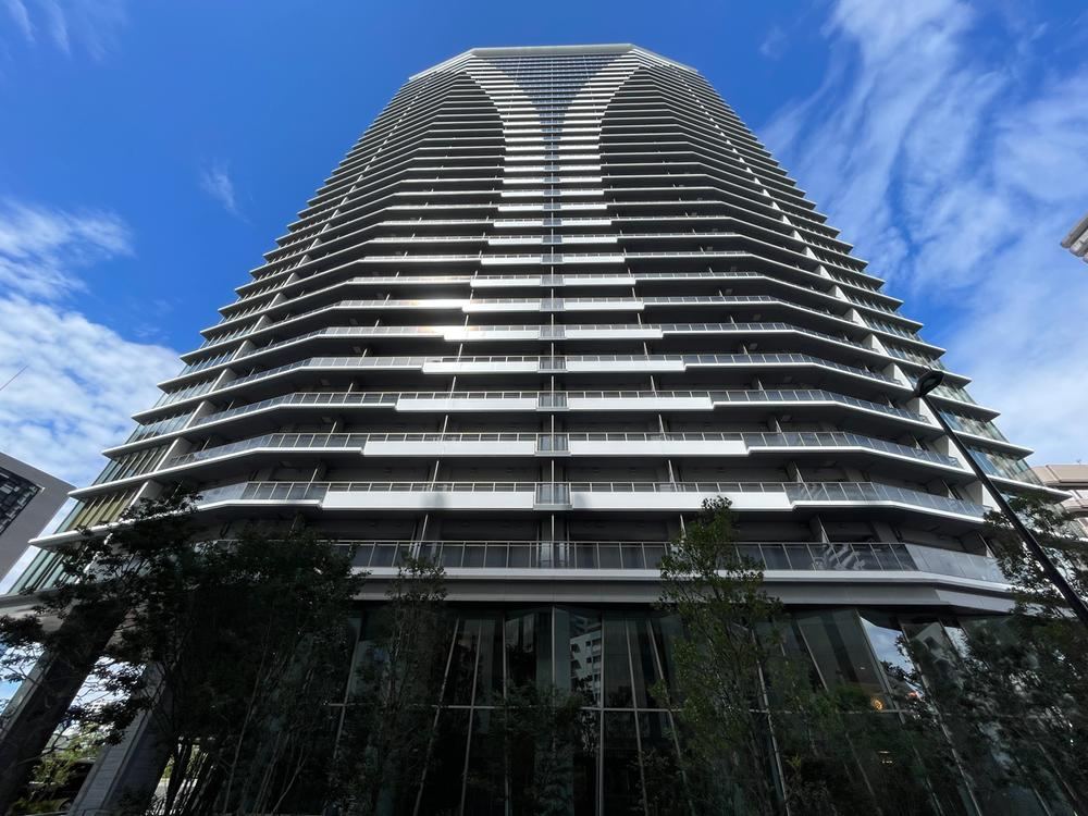 2LDK apartment in Minato Ward, Tokyo - Photo 1
