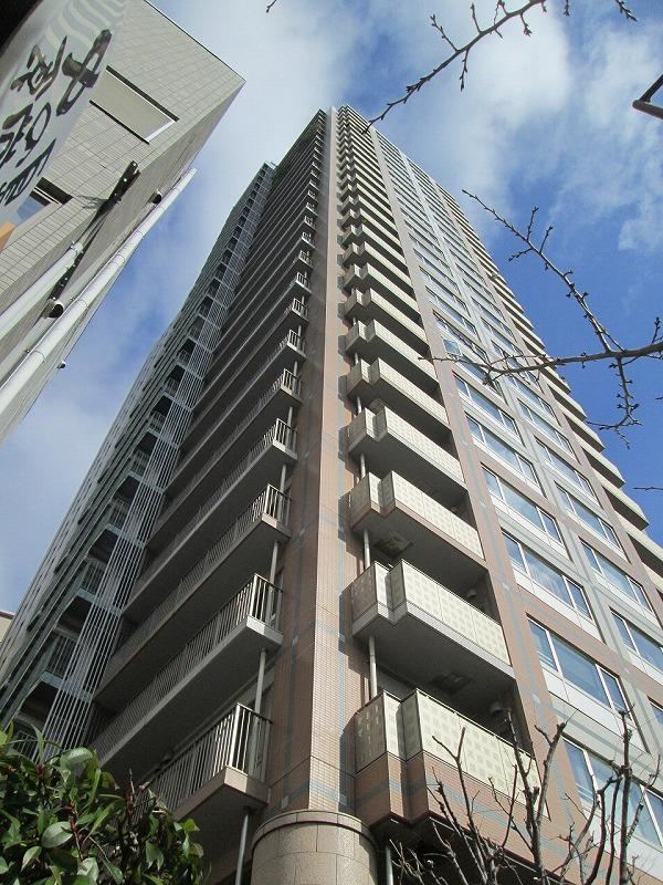 2LDK+S apartment in Kita Ward, Osaka - Photo 1