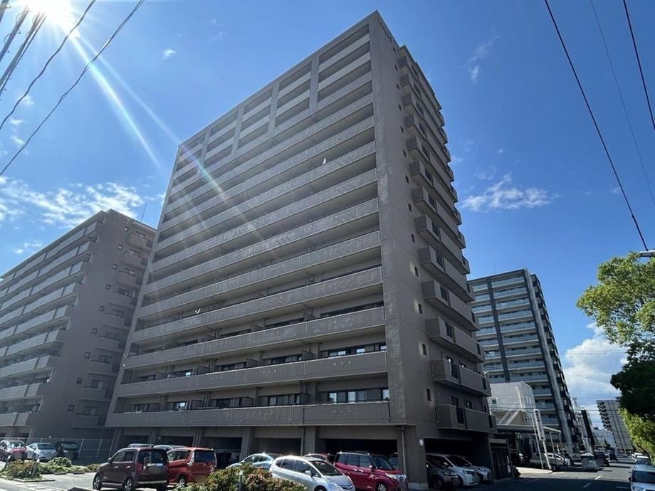 4LDK apartment in Kita Ward, Okayama - Photo 1