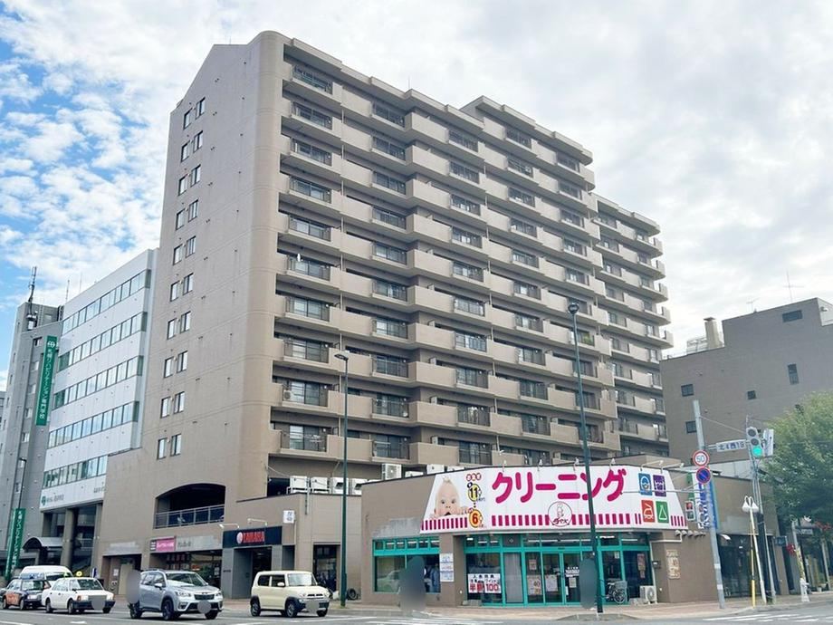 5LDK apartment in Chuo Ward, Sapporo, Hokkaido - Photo 1