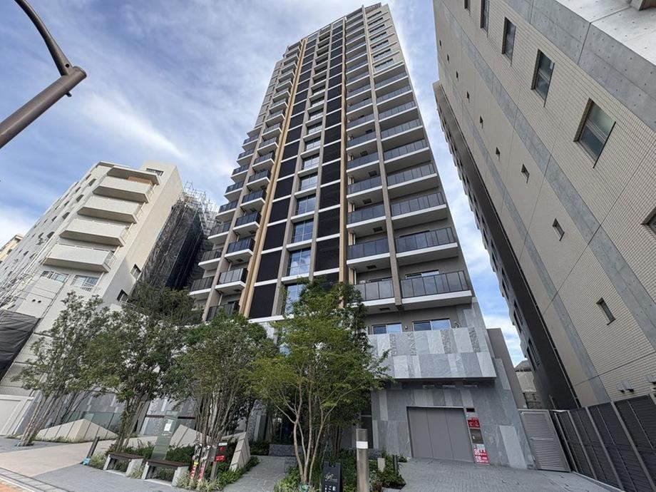 2LDK apartment in Minato Ward, Tokyo - Photo 1