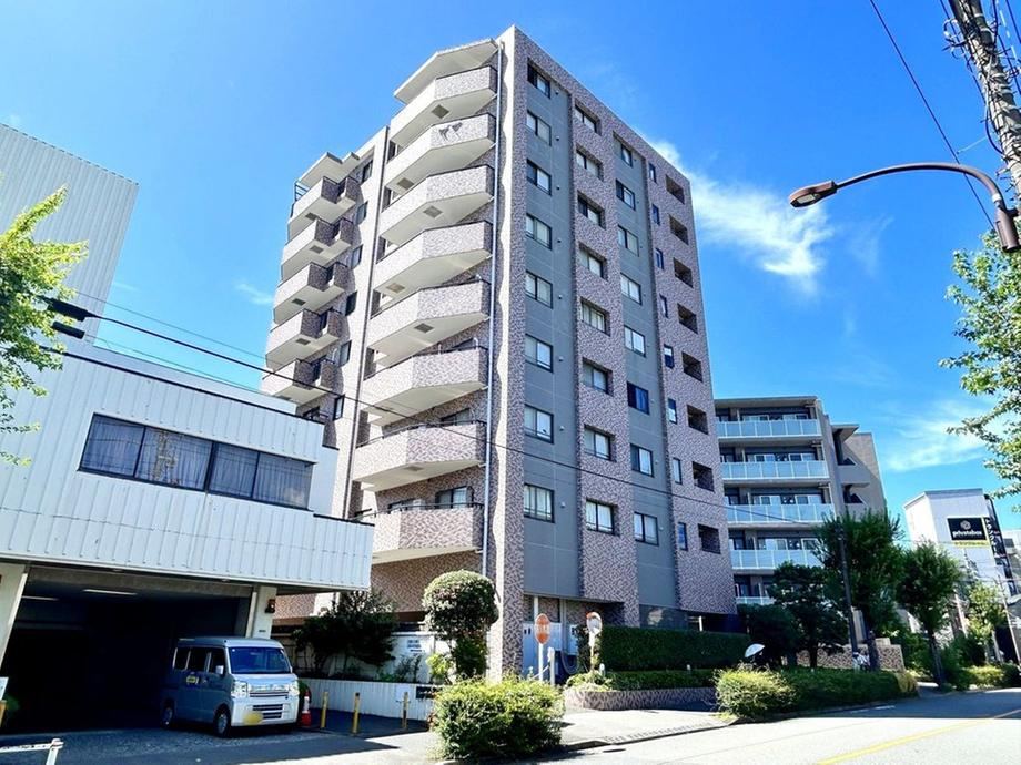 2LDK apartment in Meguro Ward, Tokyo - Photo 1