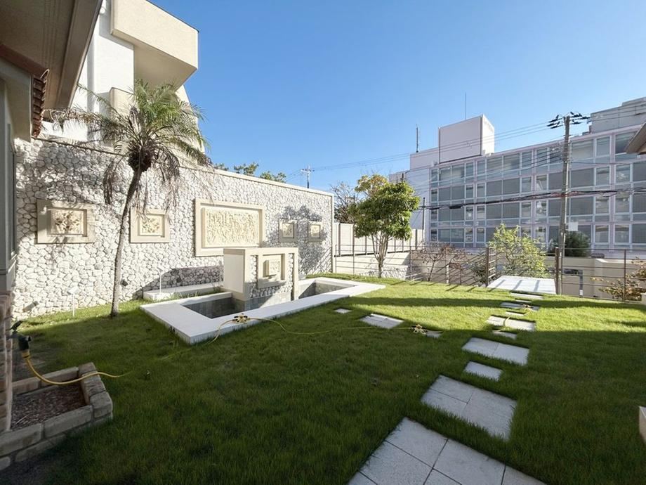 5LDK house in Higashinada Ward, Kobe, Hyogo - Photo 1