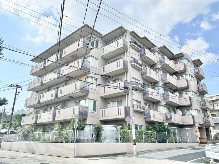 2DK apartment in Nada Ward, Kobe, Hyogo - Photo 1