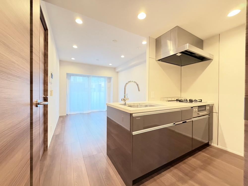 2LDK apartment in Shinjuku Ward, Tokyo - Photo 1