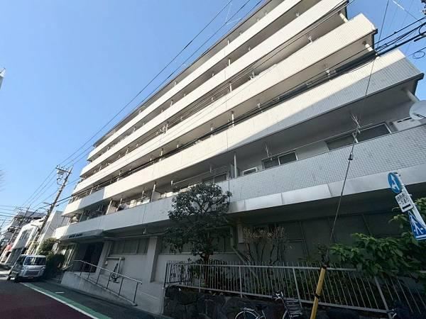 1LDK+S apartment in Meguro Ward, Tokyo - Photo 1
