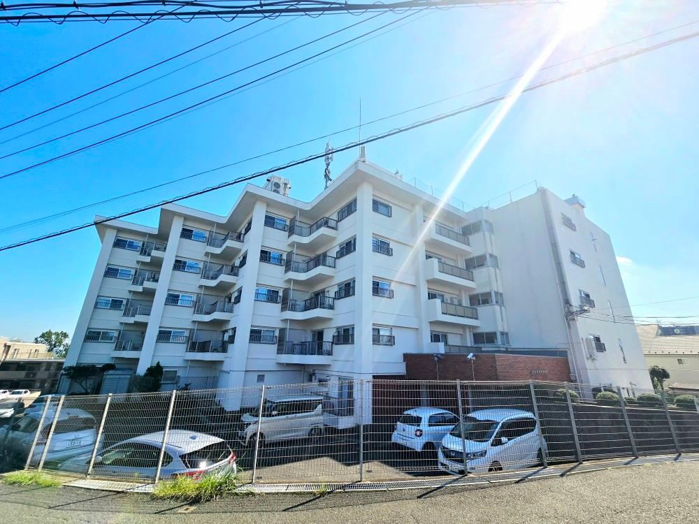 3LDK apartment in Isogo Ward, Yokohama, Kanagawa - Photo 1