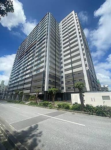 3LDK apartment in Itoman, Okinawa - Photo 1