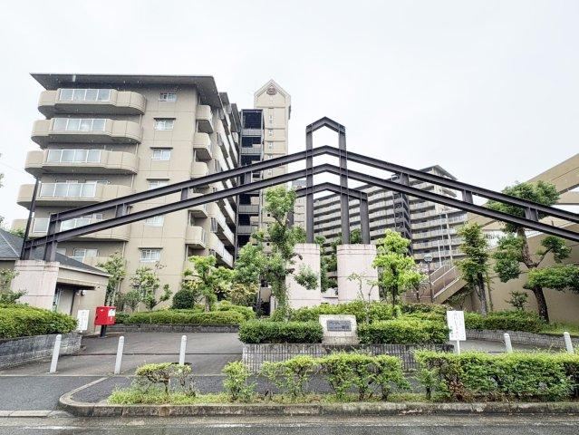 3LDK+S apartment in Takatsuki, Osaka - Photo 1