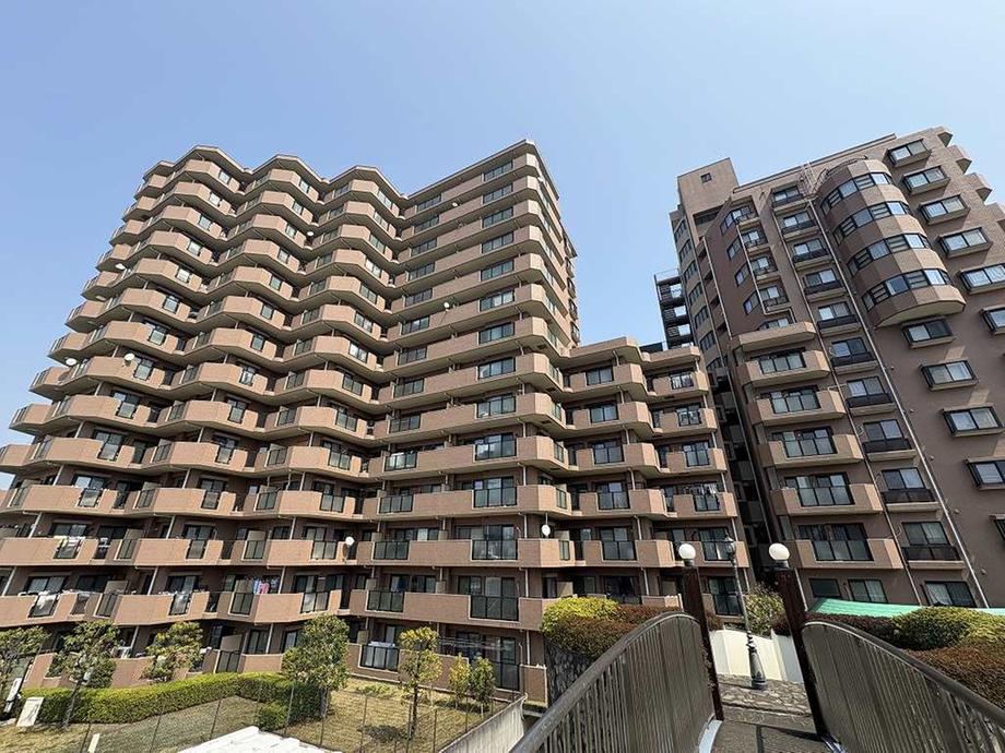 2LDK apartment in Tsurumi Ward, Yokohama, Kanagawa - Photo 1