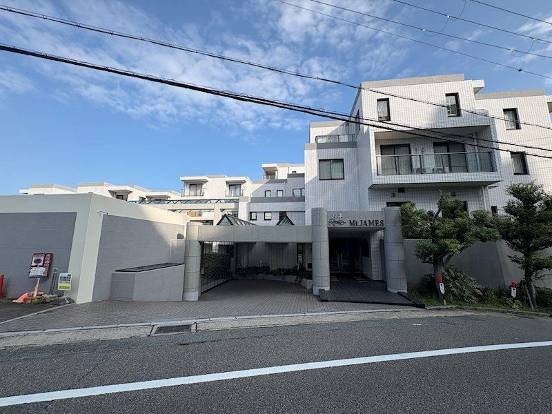 3LDK apartment in Tarumi Ward, Kobe, Hyogo - Photo 1