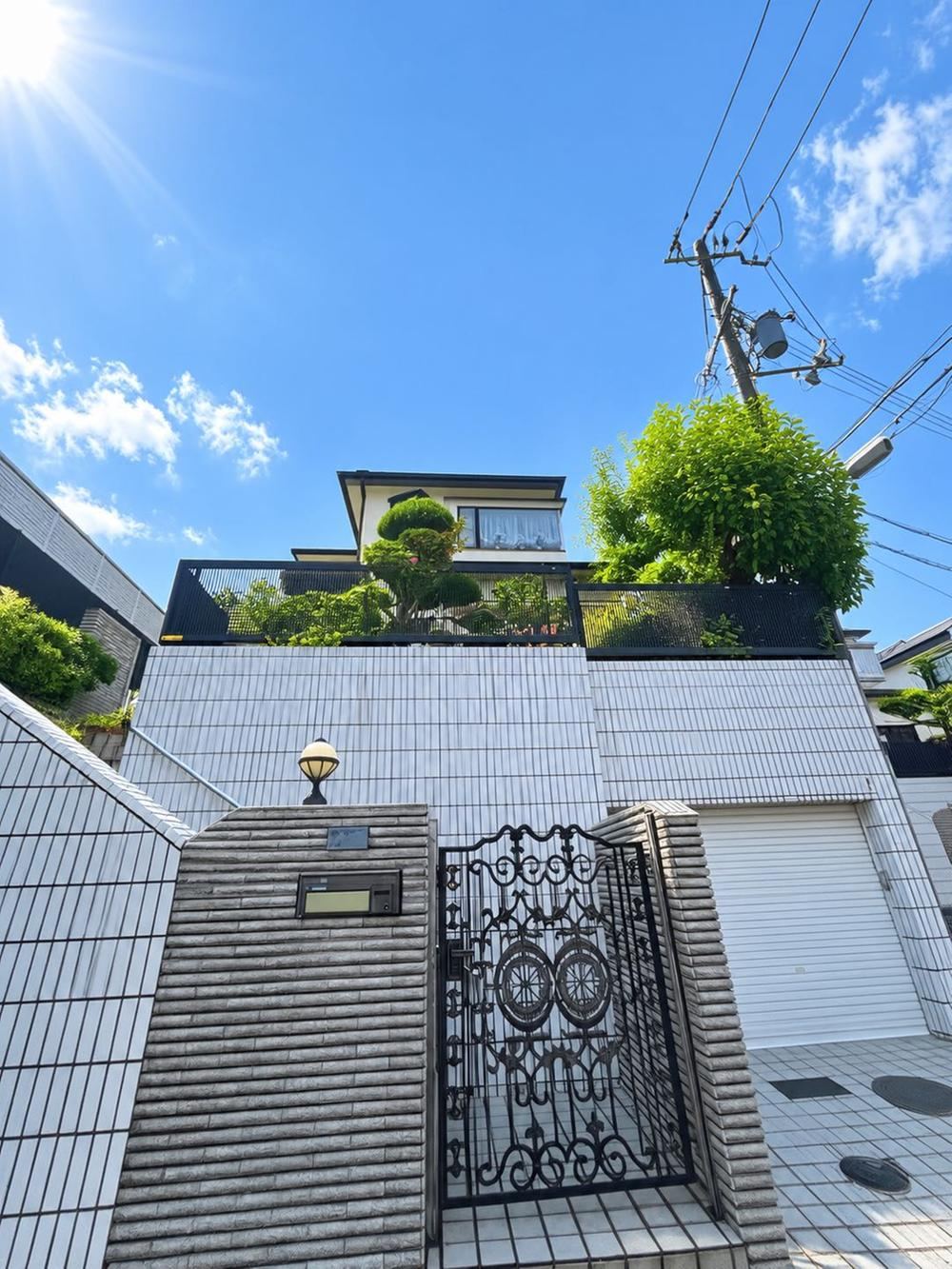 4LDK+S house in Takatsuki, Osaka - Photo 1