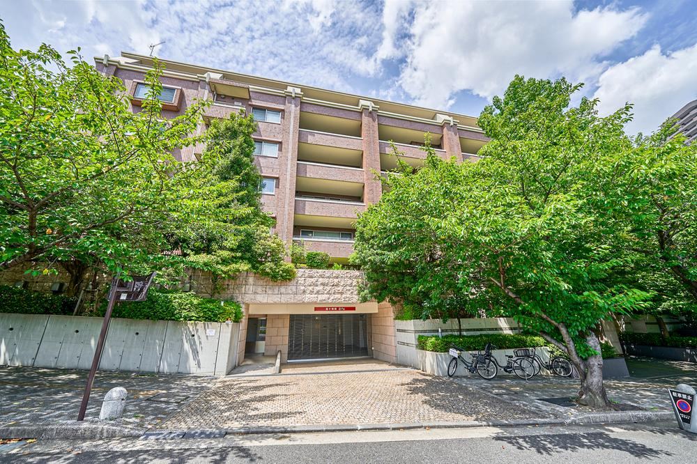 2LDK apartment in Shinagawa Ward, Tokyo - Photo 1