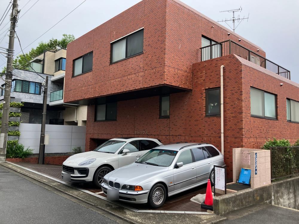 2LDK apartment in Minato Ward, Tokyo - Photo 1
