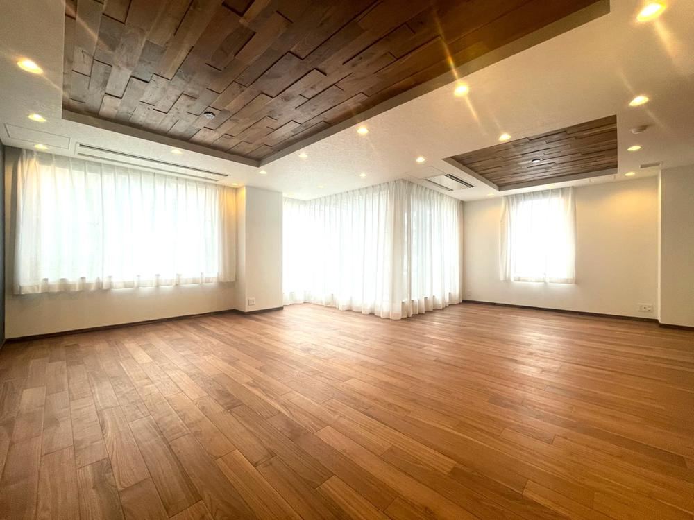 3LDK apartment in Minato Ward, Tokyo - Photo 1