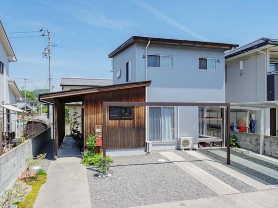 4LDK house in Matsuyama, Ehime - Photo 1