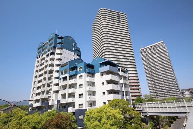 4LDK apartment in Higashinada Ward, Kobe, Hyogo - Photo 1