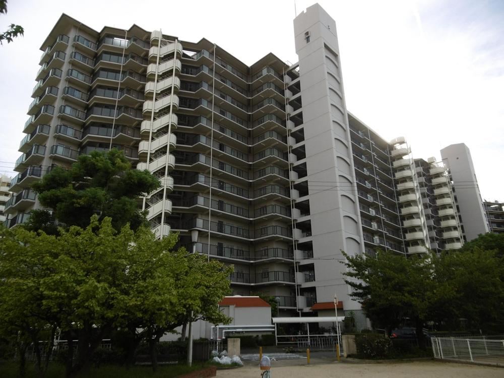 3LDK apartment in Higashiosaka, Osaka - Photo 1