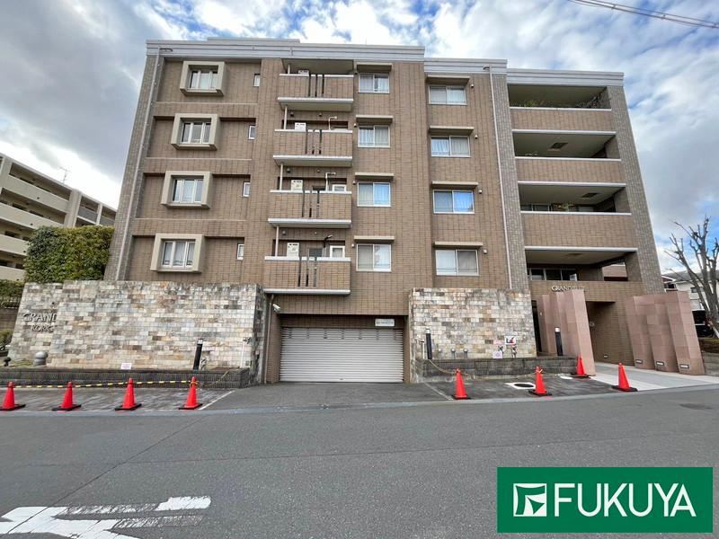 3LDK apartment in Hirakata, Osaka - Photo 1
