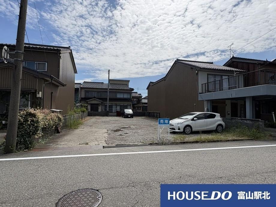 300 m² land in Takaoka, Toyama - Photo 1