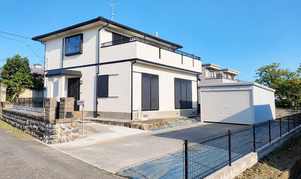 4LDK+2S house in Hiratsuka, Kanagawa - Photo 1