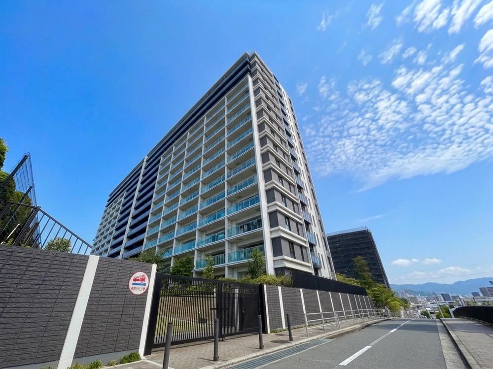 3LDK+S apartment in Toyonaka, Osaka - Photo 1