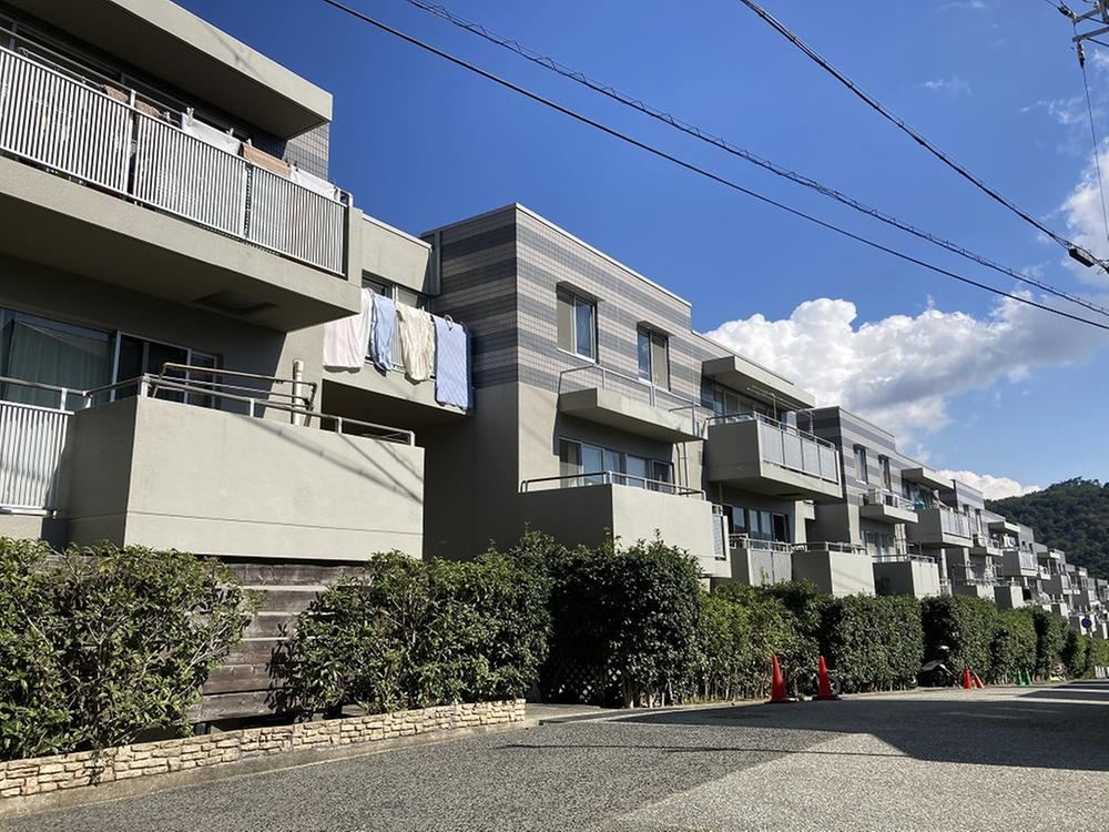 4LDK apartment in Kita Ward, Kobe, Hyogo - Photo 1
