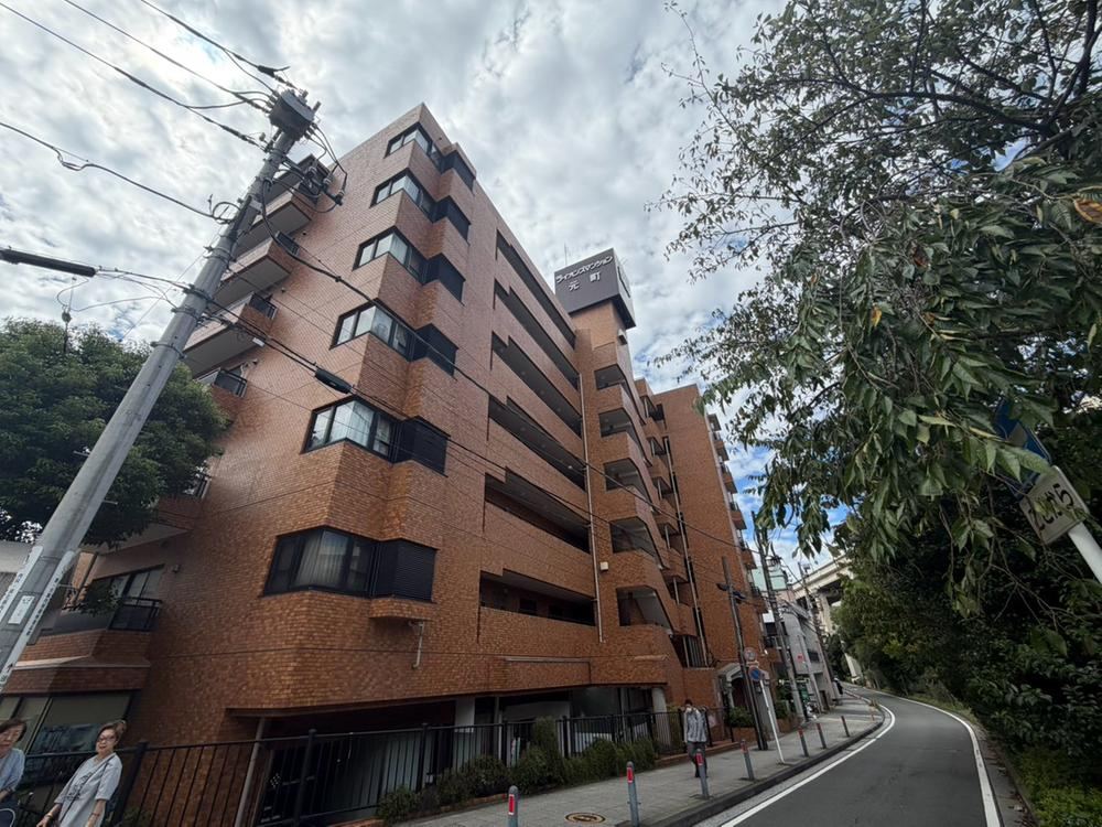 studio apartment in Naka Ward, Yokohama, Kanagawa - Photo 1