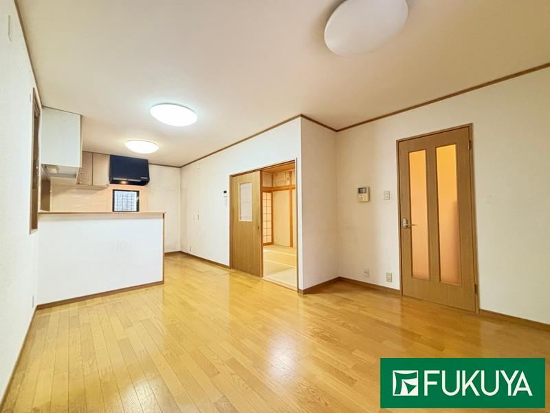 4LDK house in Yao, Osaka - Photo 1