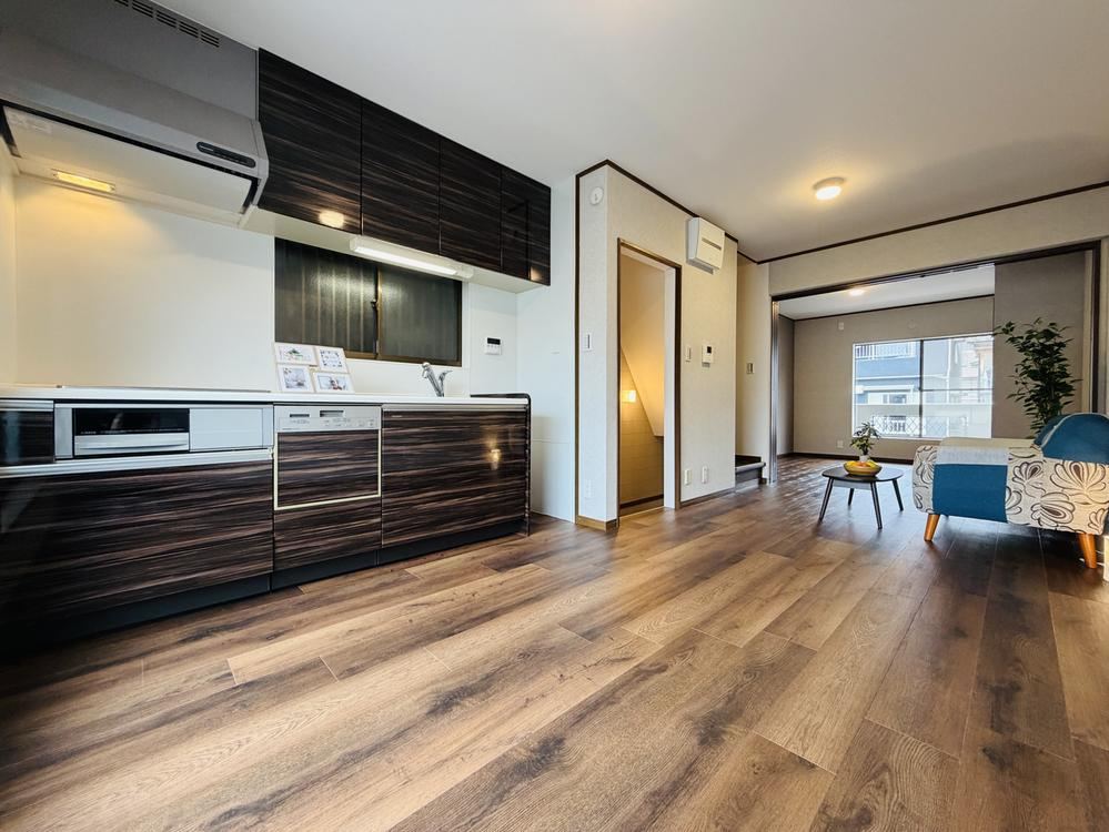 5LDK+S house in Takatsuki, Osaka - Photo 1