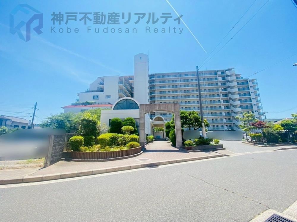 3LDK apartment in Tarumi Ward, Kobe, Hyogo - Photo 1