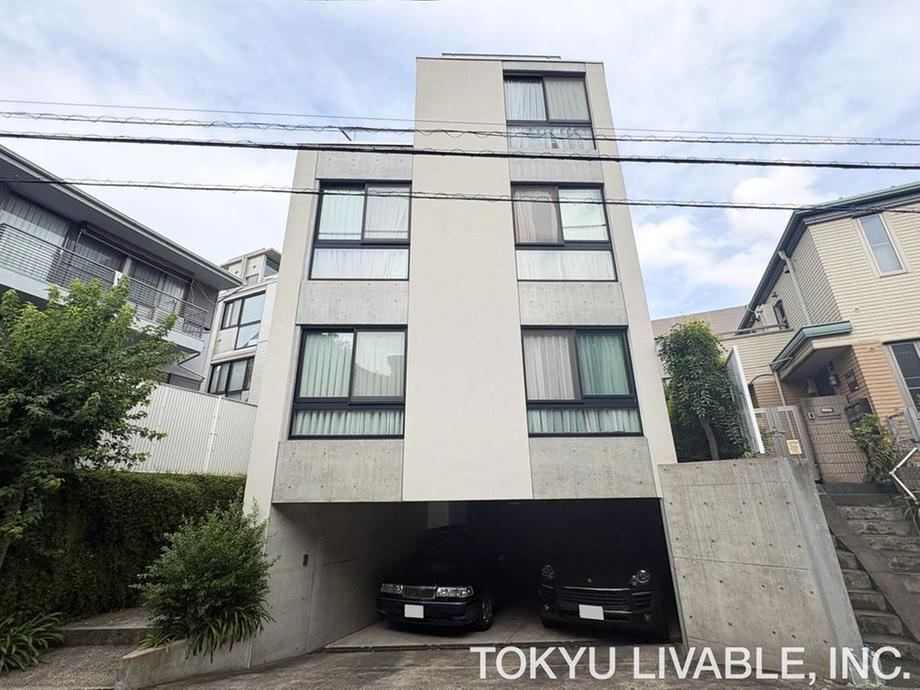 2LDK apartment in Meguro Ward, Tokyo - Photo 1