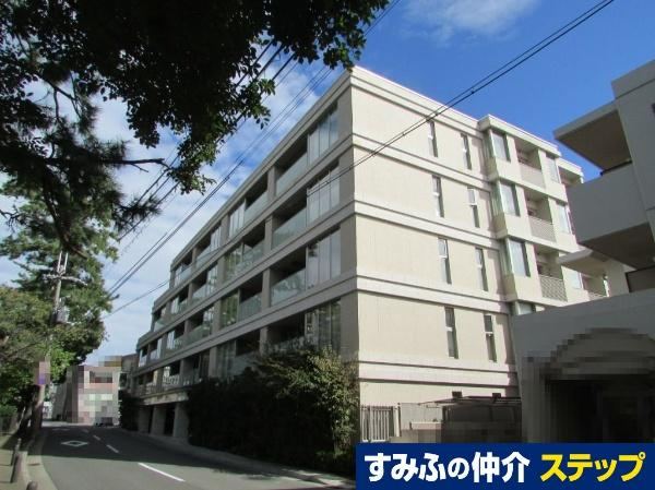 3LDK apartment in Nishinomiya, Hyogo - Photo 1