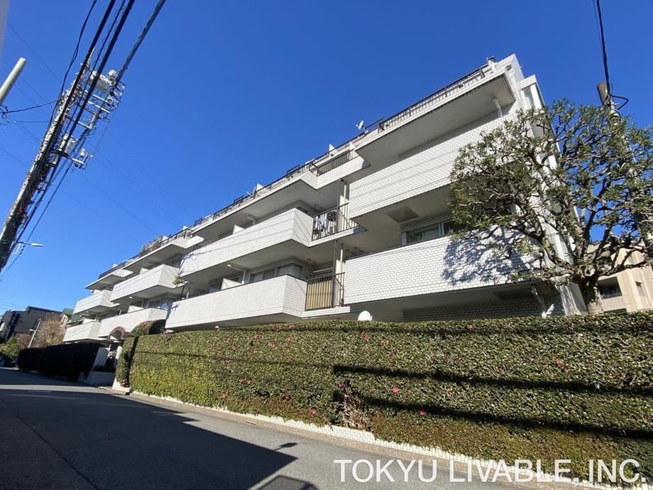 3LDK apartment in Chofu, Tokyo - Photo 1