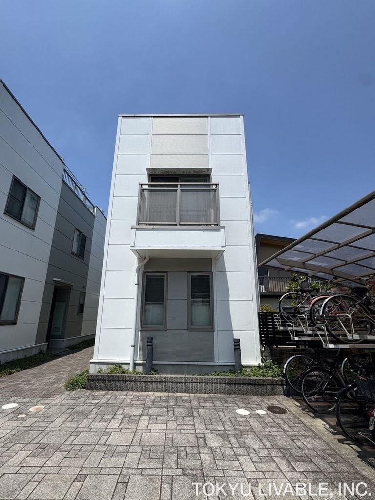 3LDK apartment in Chofu, Tokyo - Photo 1