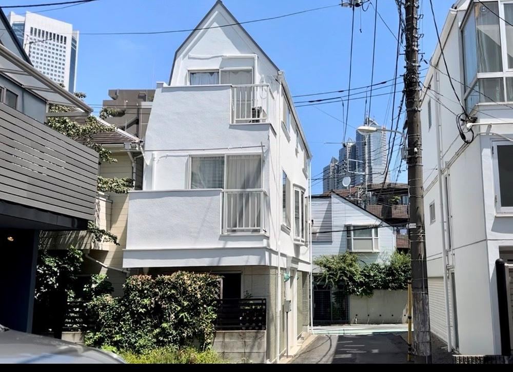 3LDK house in Shibuya Ward, Tokyo - Photo 1