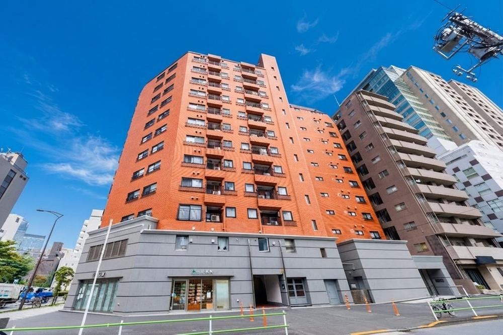 2LDK apartment in Minato Ward, Tokyo - Photo 1