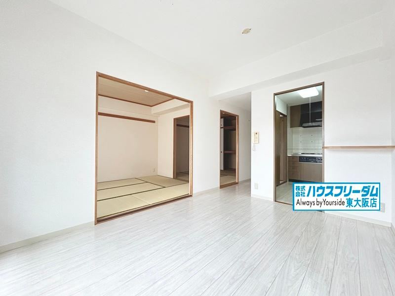 2LDK+S apartment in Higashiosaka, Osaka - Photo 1