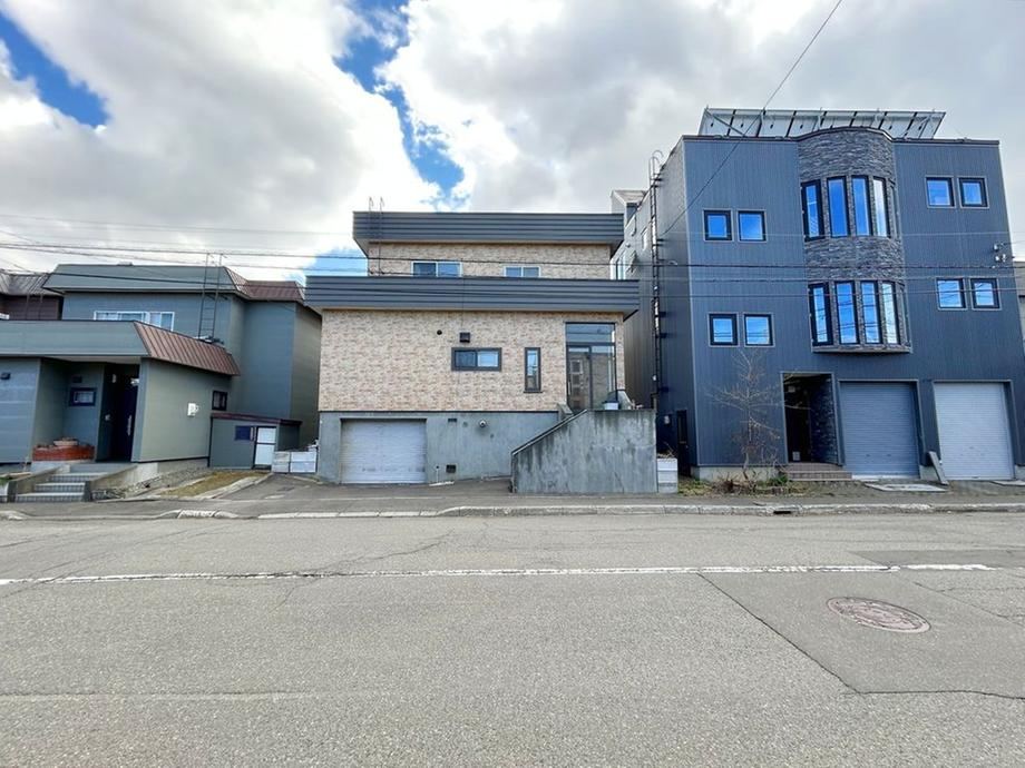 218 m² land in Higashi Ward, Sapporo, Hokkaido - Photo 1