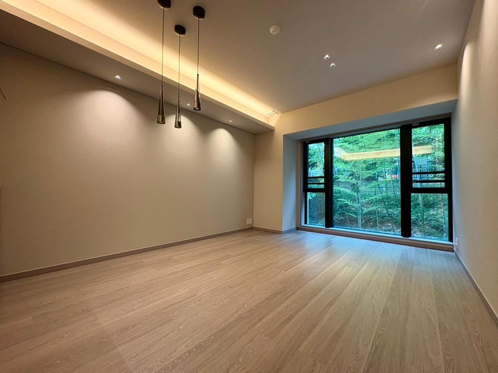 3LDK apartment in Minato Ward, Tokyo - Photo 1