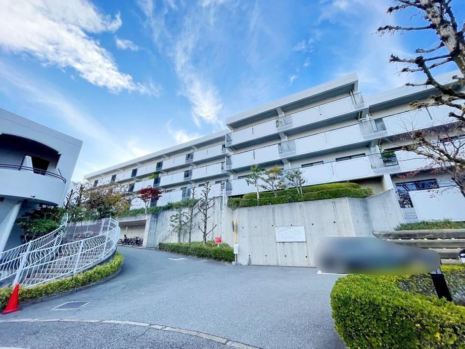 4LDK apartment in Takarazuka, Hyogo - Photo 1