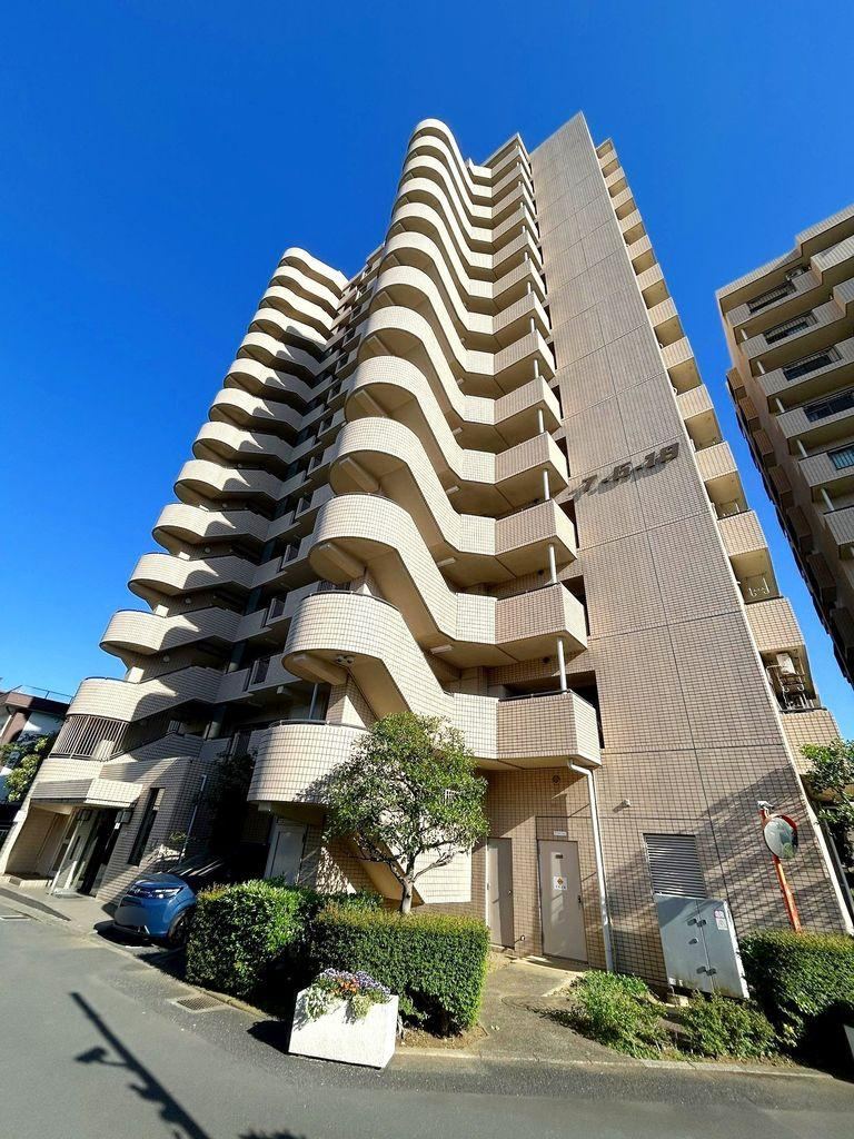 2LDK+S apartment in Nerima Ward, Tokyo - Photo 1
